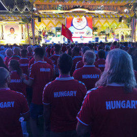 Tűzijáték a magyar sárkányhajósok tiszteletére Tájföldön a Világbajnokságon